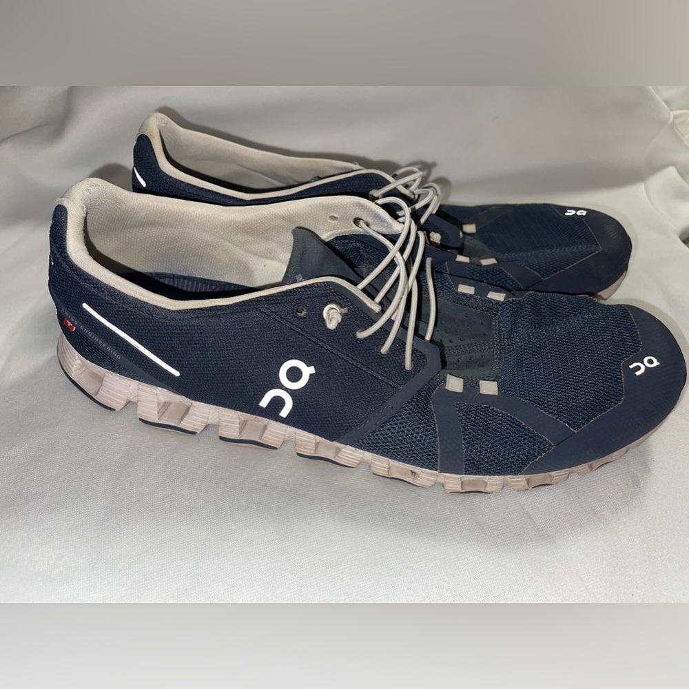 On Cloud 5 Navy/white Mens size 13 athletic shoes